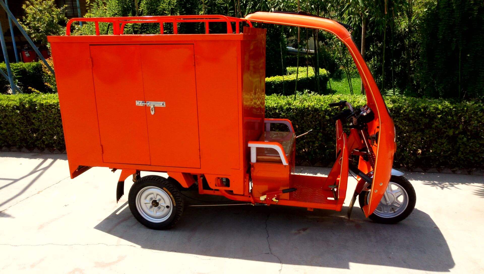 三輪移動(dòng)蒸汽洗車(chē)機(jī)
